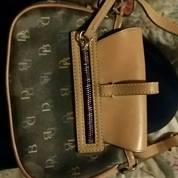 Dooney and Bourke purse - Picture 4 of 6